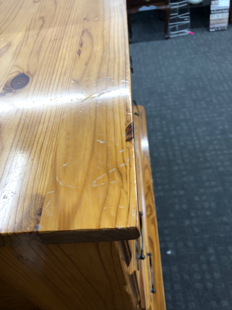 7 DRAWER TALL WOOD DRESSER.