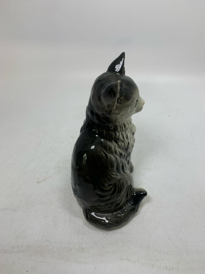 VTG SITTING LONG HAIR CAT.