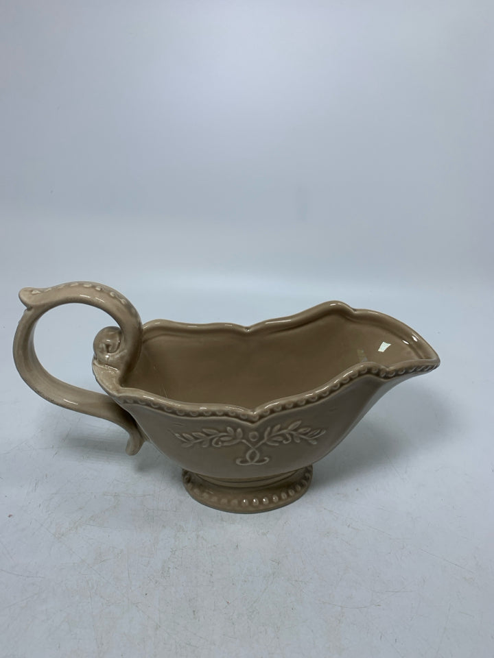 FOOTED GRAVY BOAT W/ BEADED EDGES.