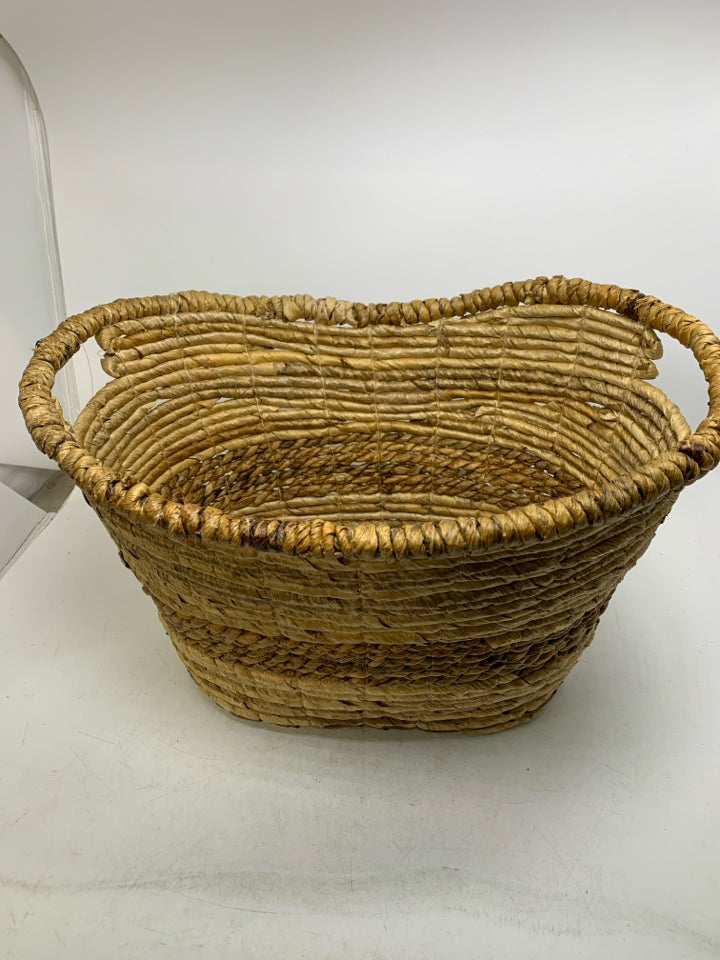 OVAL MULTI TONE TWIN BASKET W/ HANDLES.
