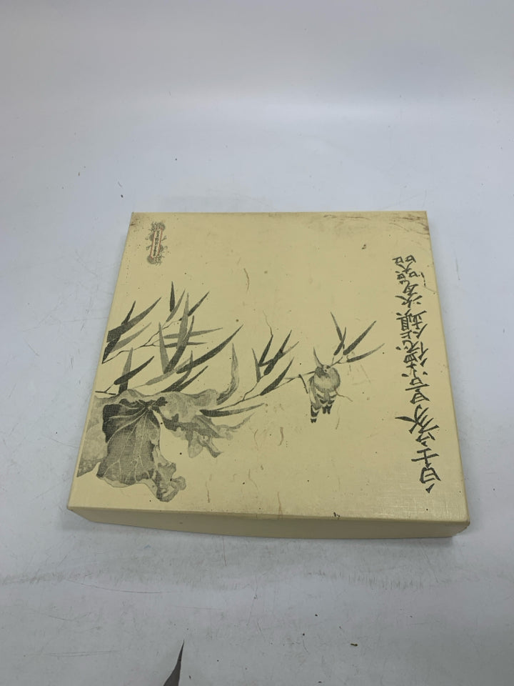 IN BOX ASIAN STYLE DECORATIVE PLATE.