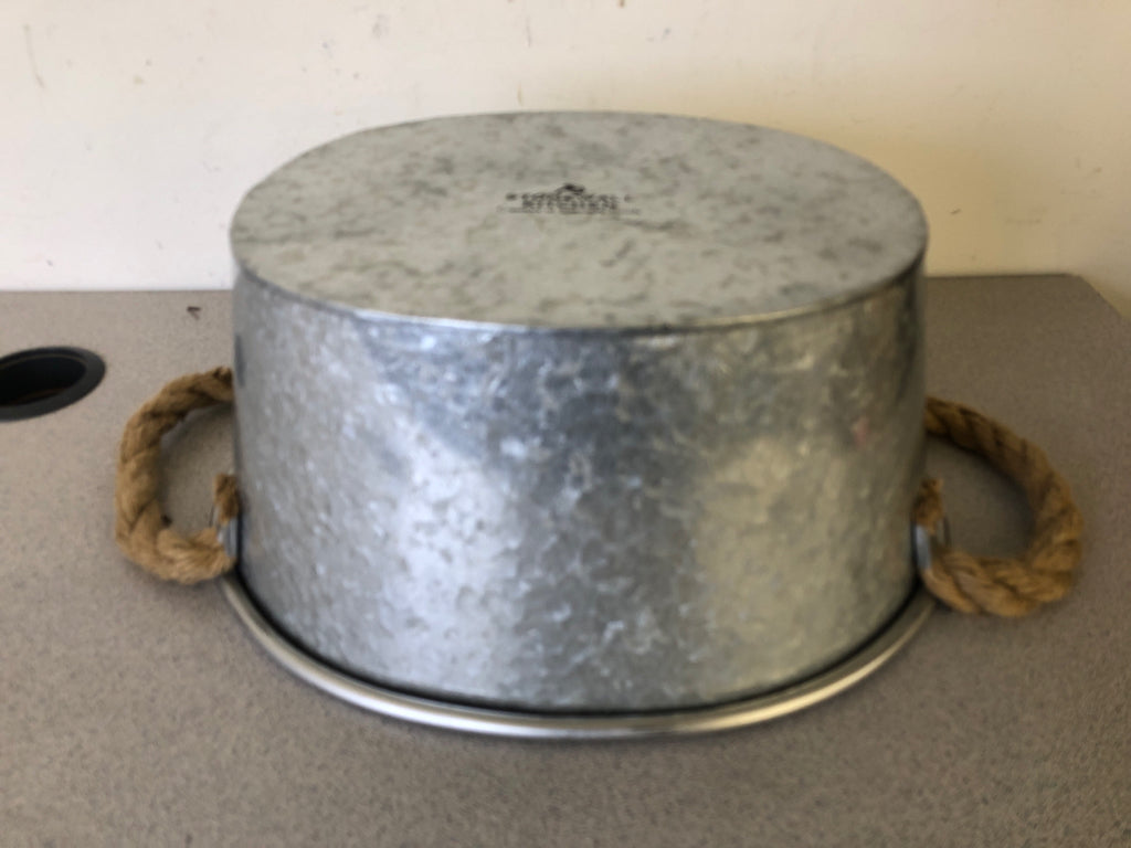 GALVANIZED METAL TUB W ROPE HANDLES.