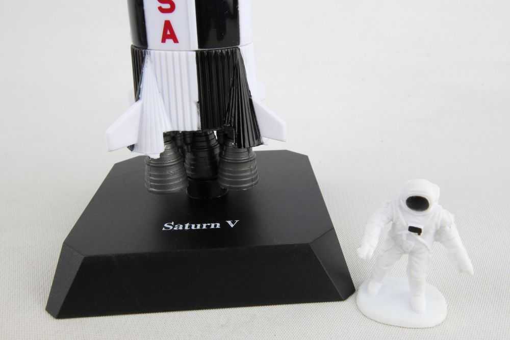 Space Adventure Saturn V Model