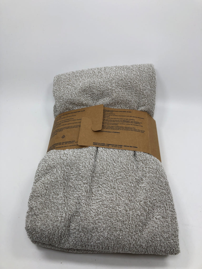 NIP NORWEX GRAY ULTRA-PLUSH BATH TOWEL.