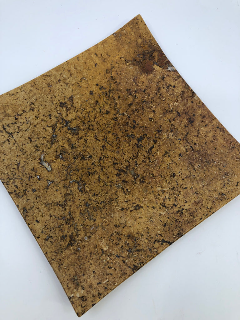 SQUARE TRAVERTINE WATER STONE TRAY.