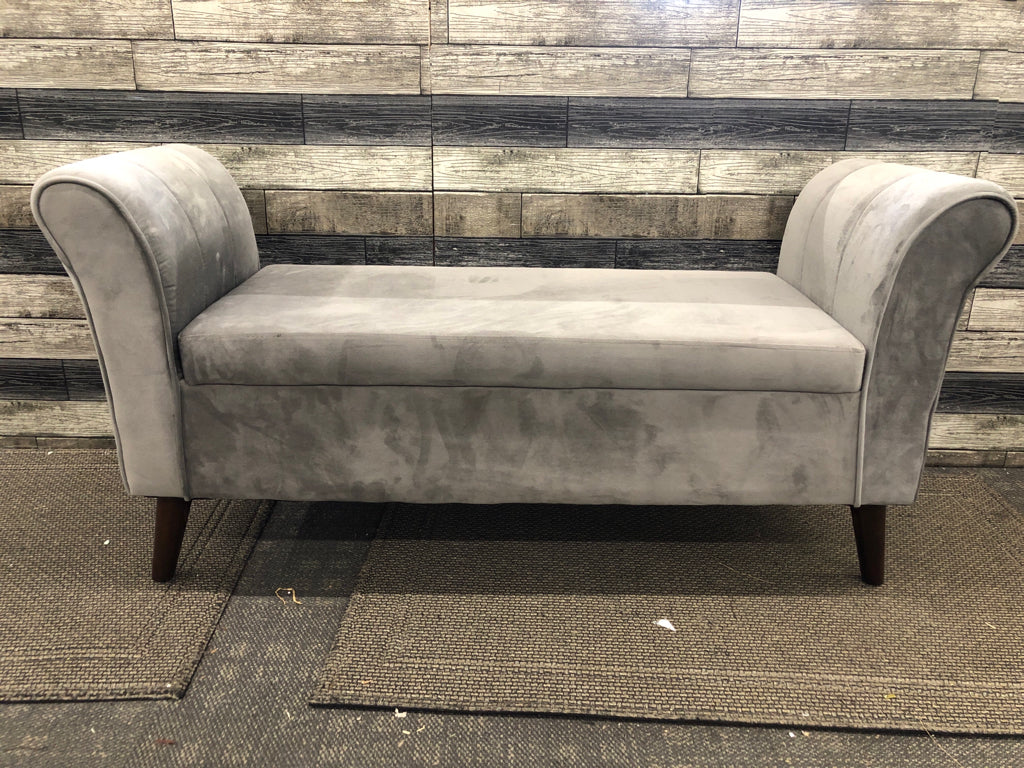 SOFT GRAY STORAGE BENCH.