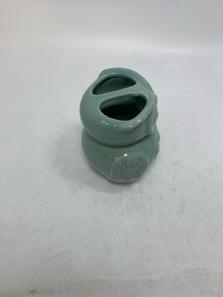 EMBOSSED OWL TOOTHBRUSH HOLDER.