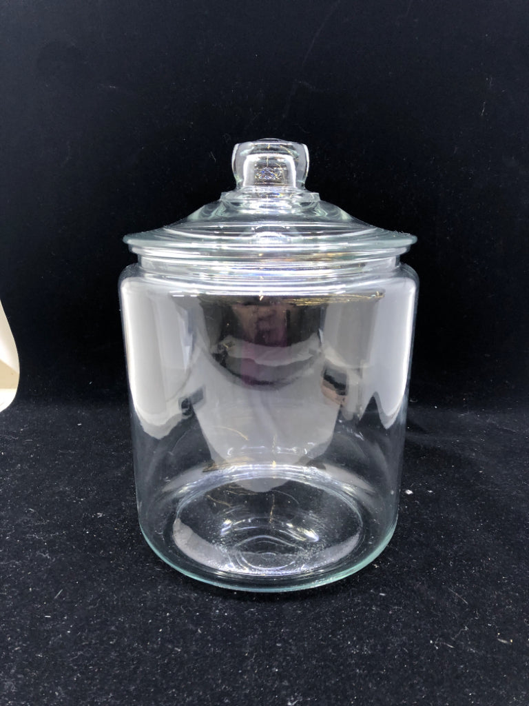 LARGE GLASS CANISTER JAR W LID.