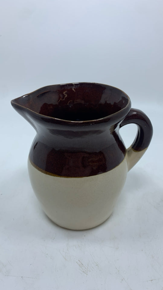 BROWN/TAN PITCHER JUG.
