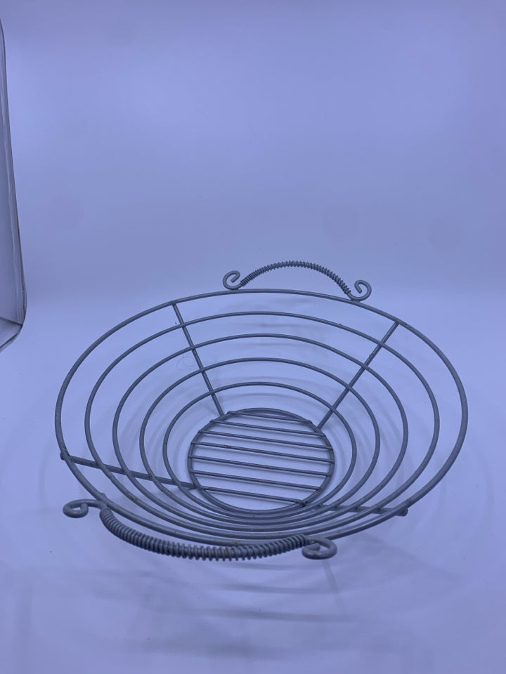 GREY METAL WIRE FRUIT BASKET.