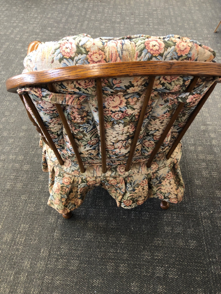 VTG LOW CUSHION WOOD CHAIR FLORAL PATTERN.