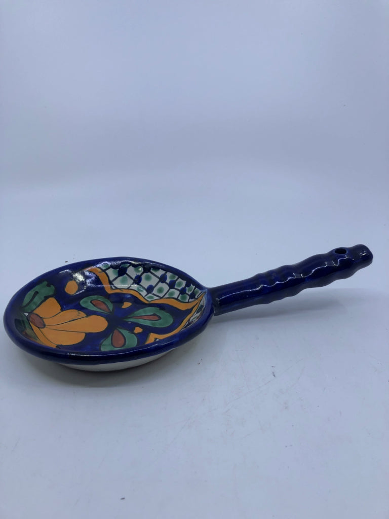 POTTERY DECORATIVE FOLK ART PAN.