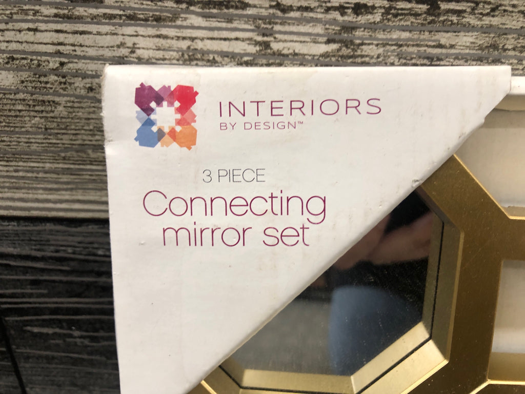 NIP GOLD PLASTIC CONNECTING MIRROR SET.