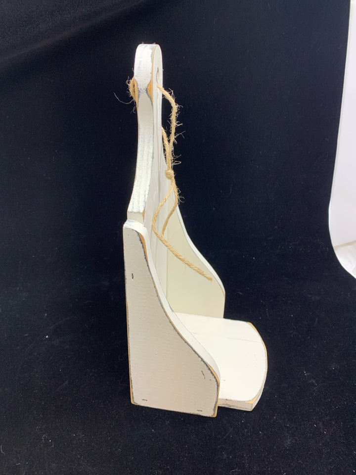 CREAM WOODEN DISTRESSED HANGING CANDLE HOLDER.