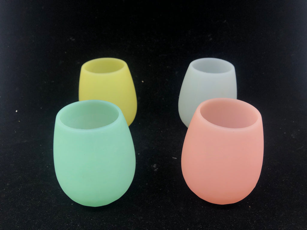 4 COLORFUL REUSABLE SILICONE WINE GLASSES.