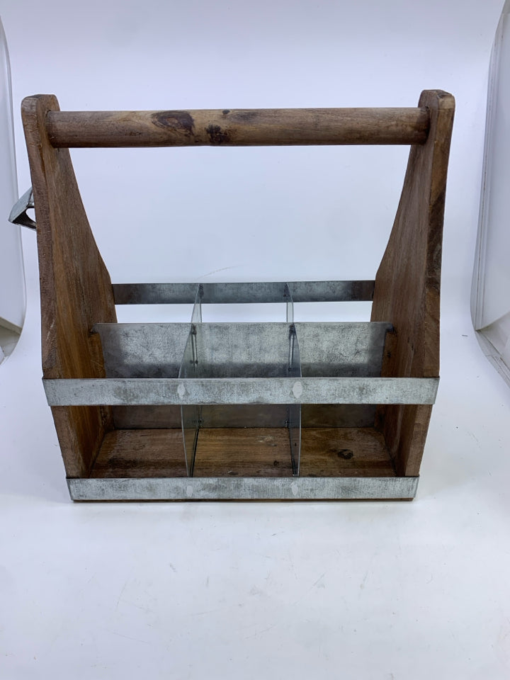 RUSTIC BOTTLE CRATE W/BOTTLE HOLDER.