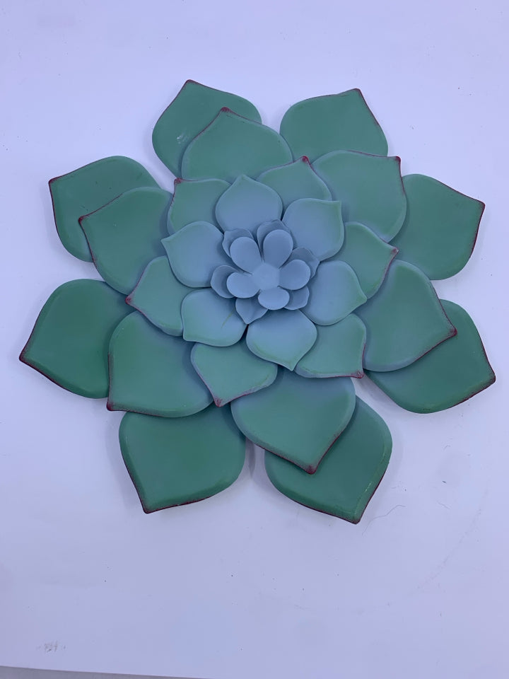 TEAL FLORAL METAL WALL HANGING.