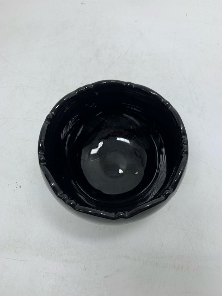 VTG 3 FOOTED BLACK GLASS BOWL.