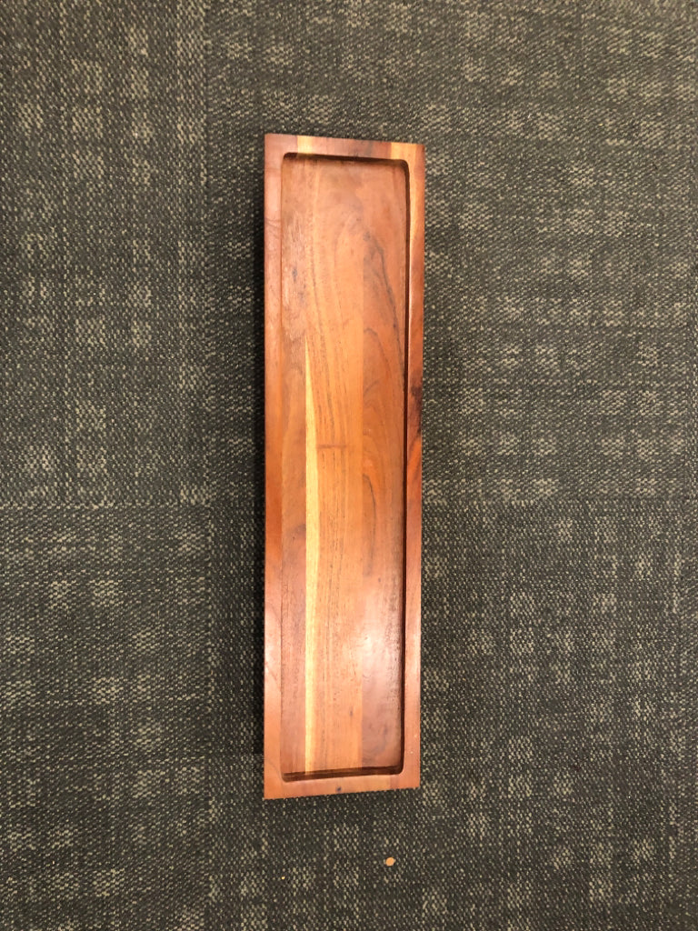 WOOD CENTERPIECE TRAY.