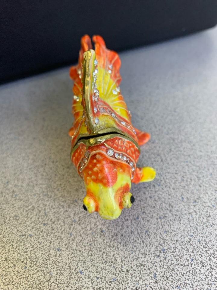 ORANGE/YELLOW FISH WITH STONES BOX.
