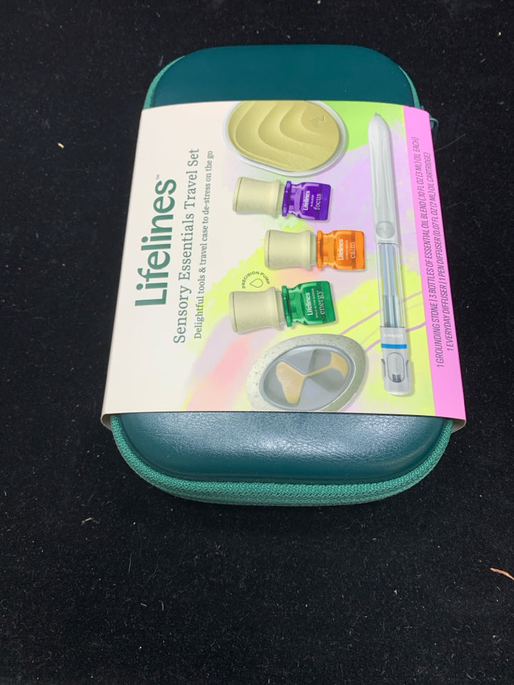 NIP GREEN CASE LIFELINES SENSORY ESSENTIALS TRAVEL SET