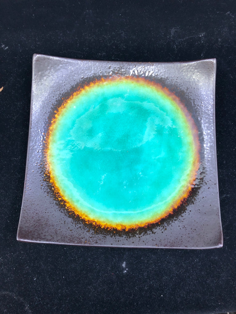 PLATE W/ BLACK FOLD UP EDGES + TEAL GLOSSY CIRCLE CENTER.