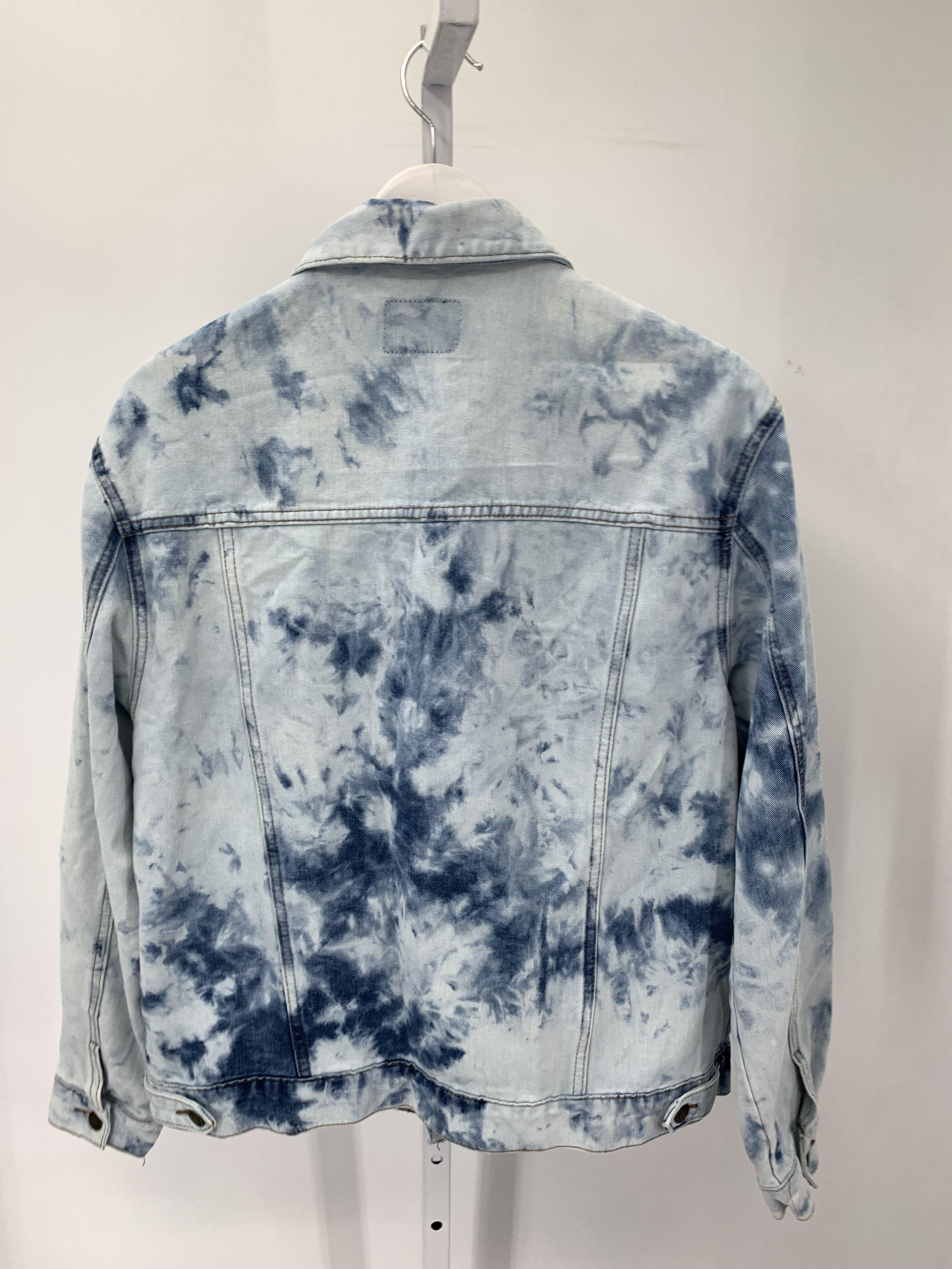 BUTTON DOWN DENIM.
