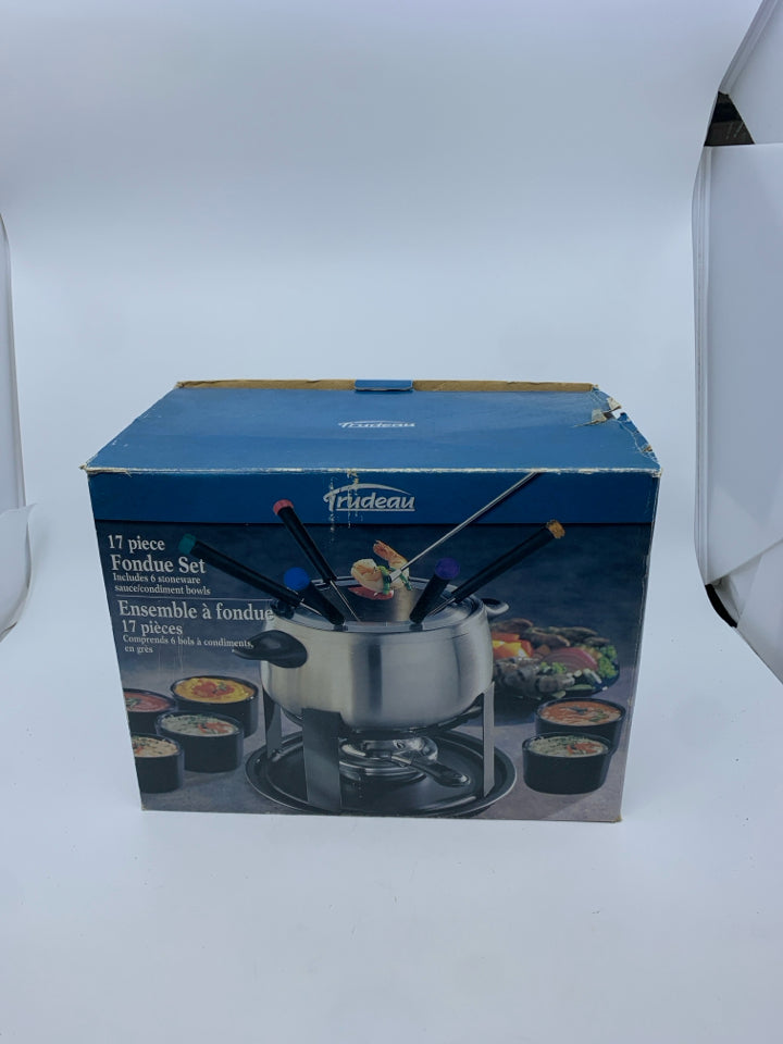 NIB 17 PC FONDUE SET.