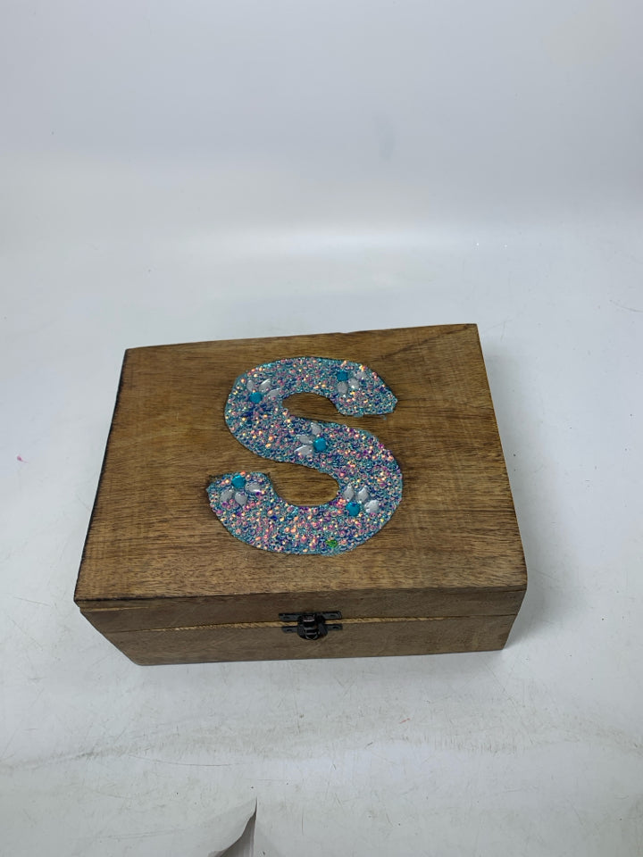 WOOD BOX W/  SPARKLE MONOGRAM "S" JEWELRY BOX.