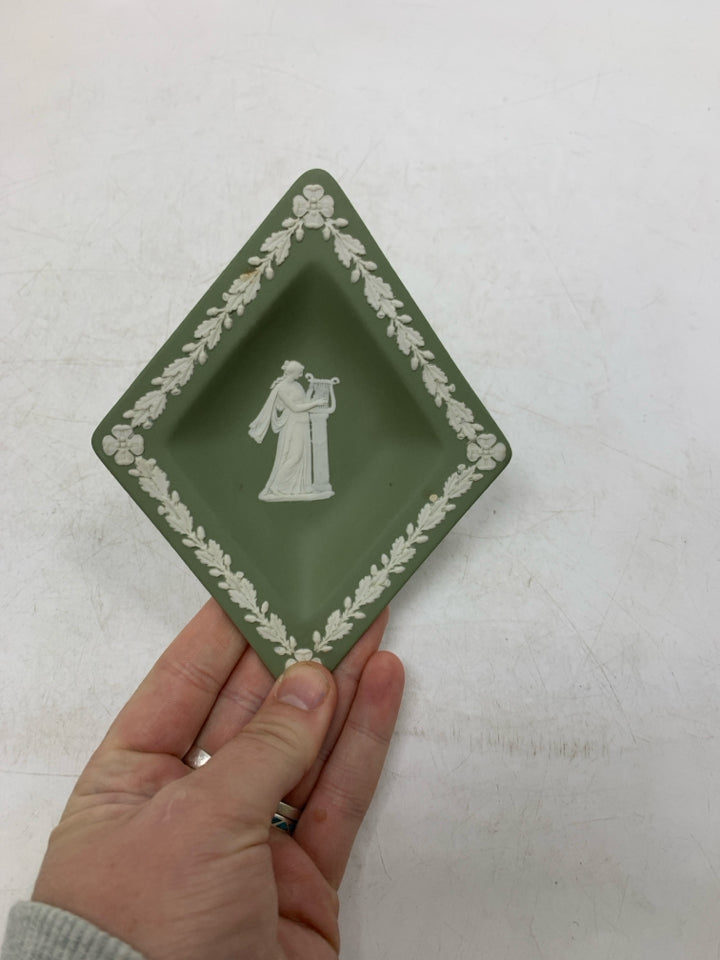 VTG JASPERWARE WOMAN PLAYING LYRE TRINKET DISH.