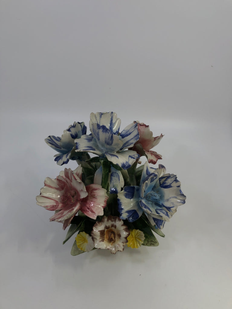 VTG CAPODIMONTE PORCELAIN FLOWER BOUQUET W/SQUARE BASE.