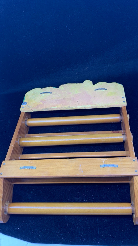 VTG FARM ANIMALS PAPER TOWEL/FOOD WRAP DISPENSER.