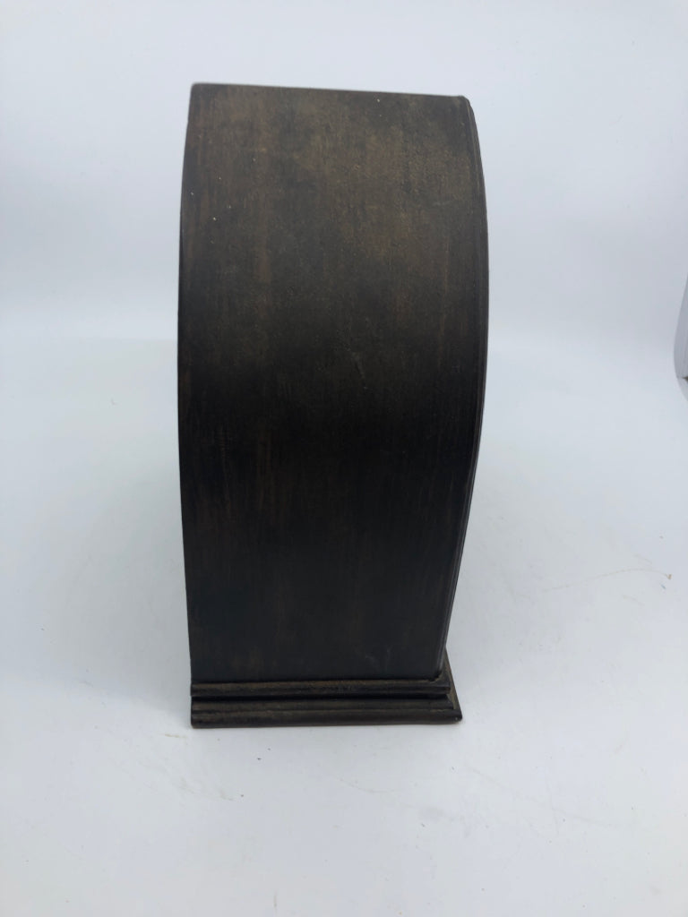 CERAMIC DECORATIVE RADIO.