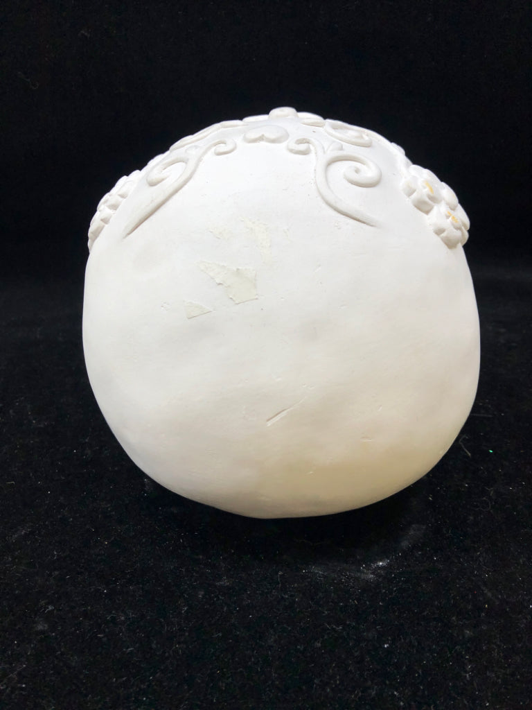 WHITE HEAVY SUGAR SKULL DECOR.
