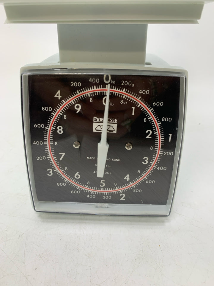 VTG PLASTIC PRINCESSE FOOD SCALE.