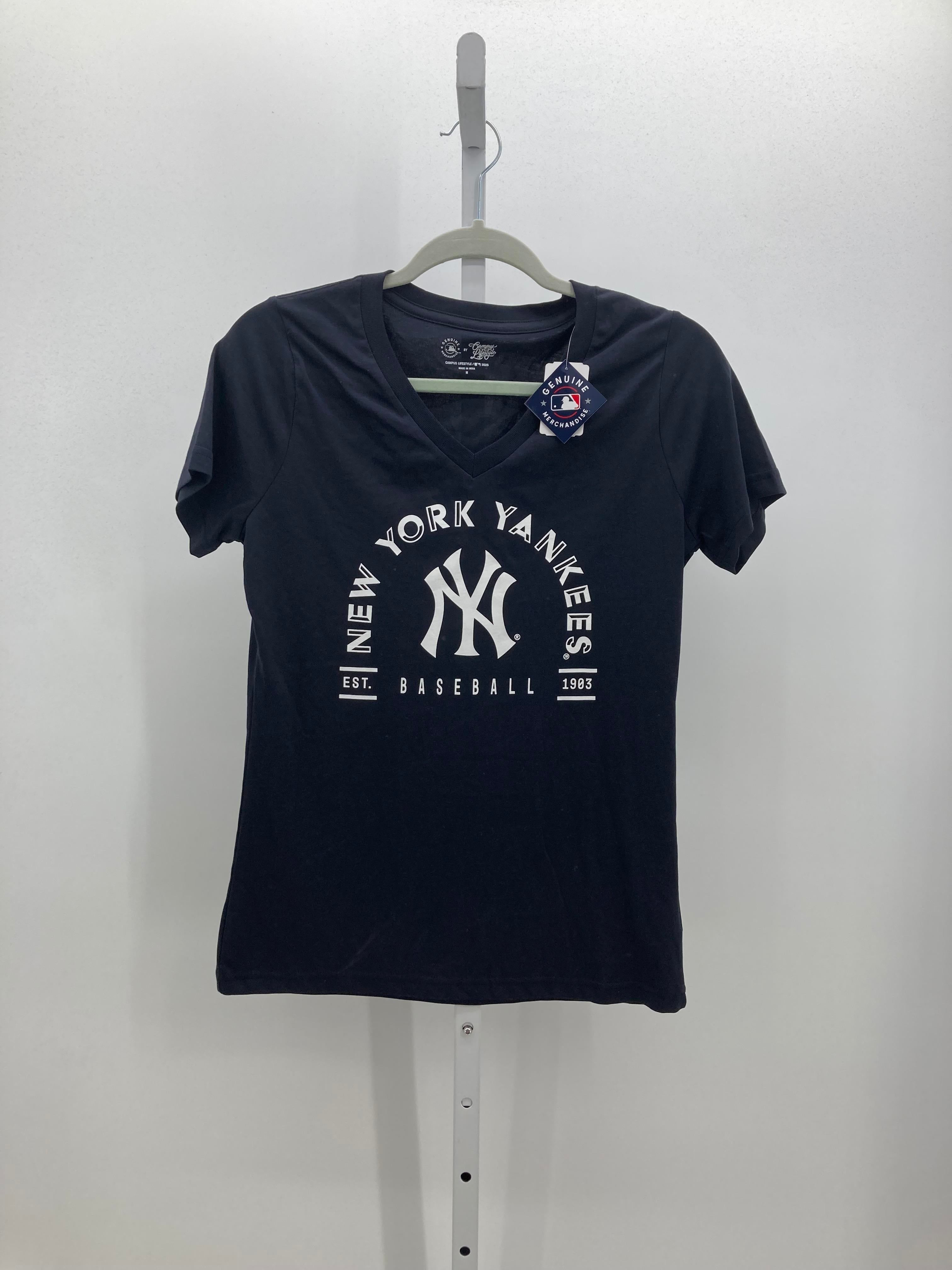 Genuine Merchandise Size Medium Misses Short Sleeve Shirt