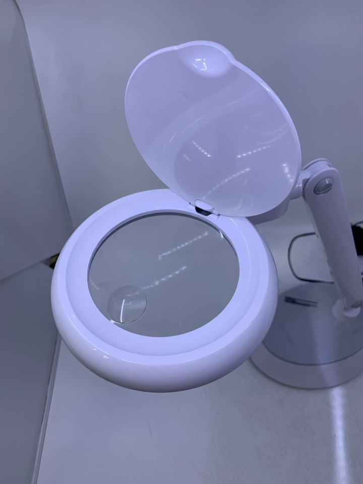 MAGNIFY/CRAFT ADJUSTABLE LAMP.