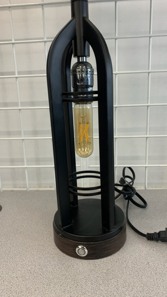 2 BULB LAMP W/READING LIGHT, USB PLUG.