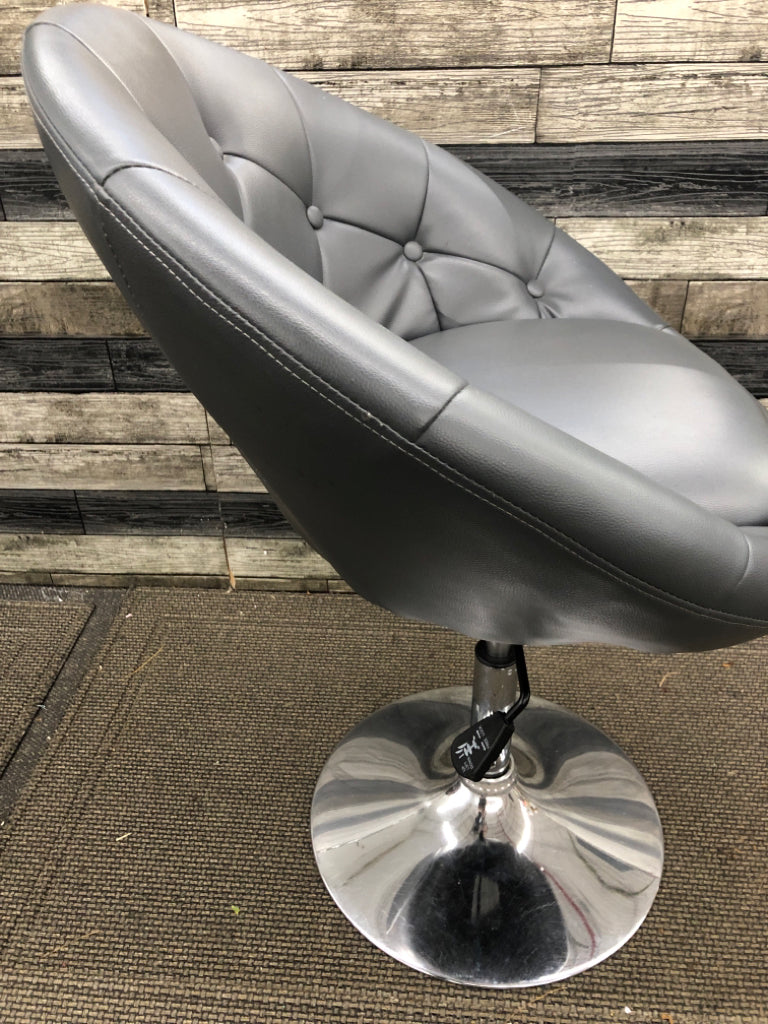 GREY FAUX LEATHER ROUND DESK CHAIR.