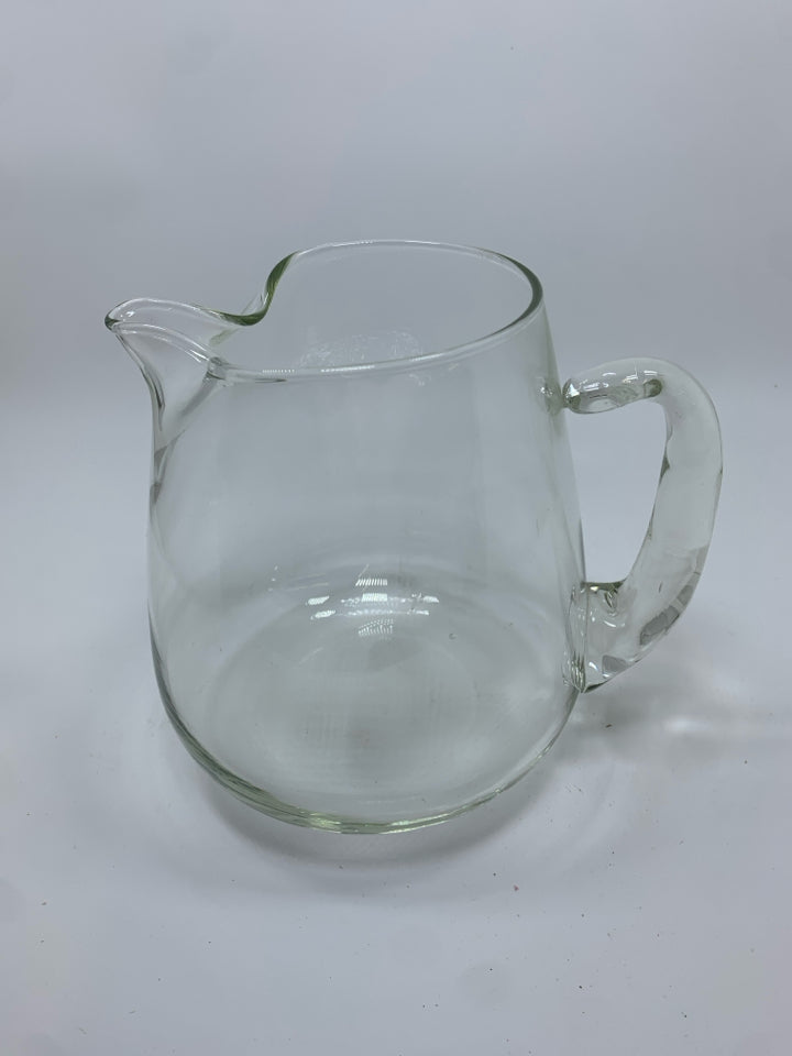 CLEAR GLASS PITCHER W/PINCHED SPOUT.