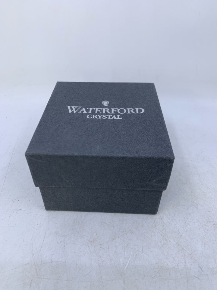 IN BOX CRYSTAL STAR PAPERWEIGHT.