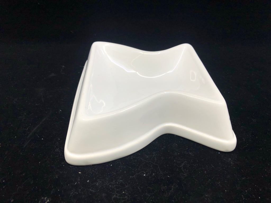 WHITE HOUR GLASS SHAPE CAT DISH.