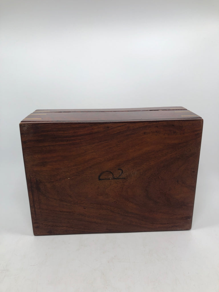 VTG HAND CARVED WOODEN JEWELRY BOX W/KEYS.
