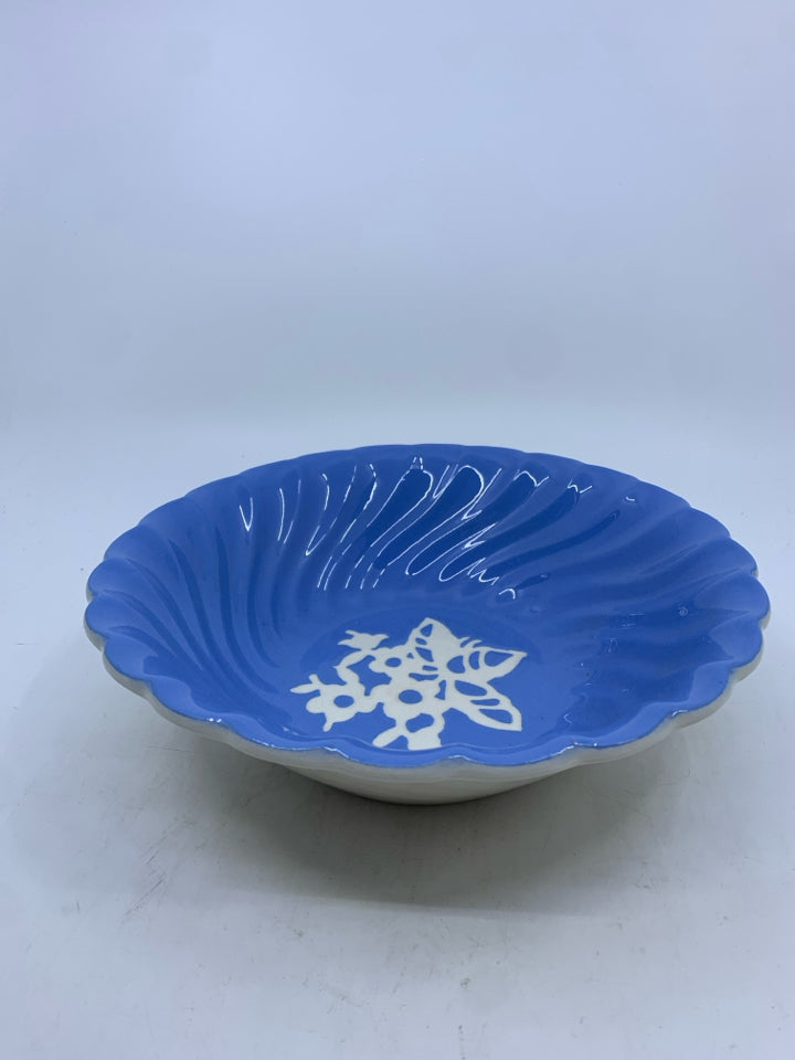 VTG BLUE AND WHITE SCALLOP EDGE BOWL- CAMEO WARE.