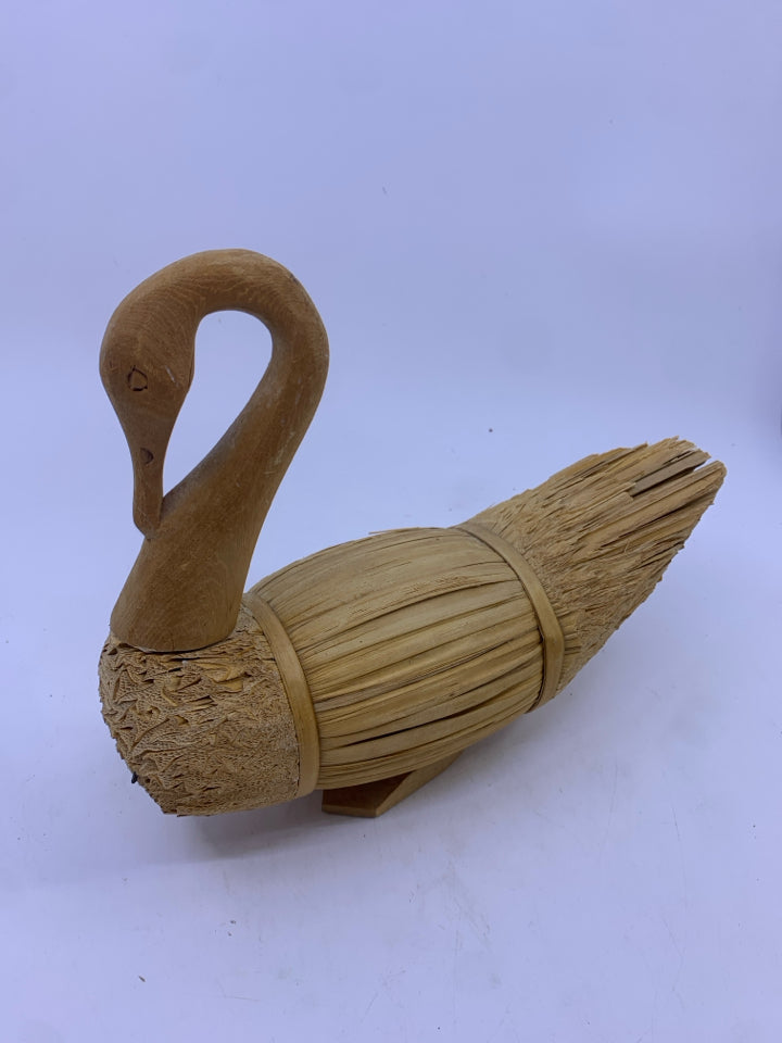 STRAW/WOOD SWAN FIGURE.