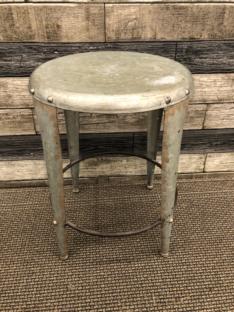 GALVANIZED RUSTIC METAL STOOL.