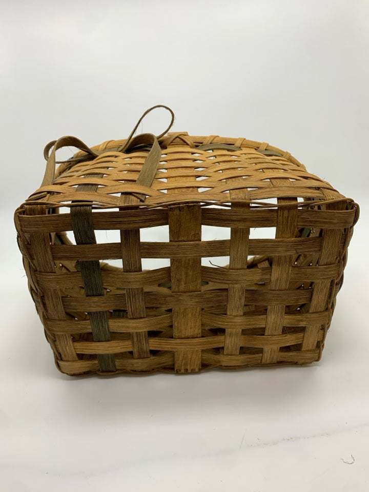 GREEN STRIPED WICKER BASKET W/BOW.