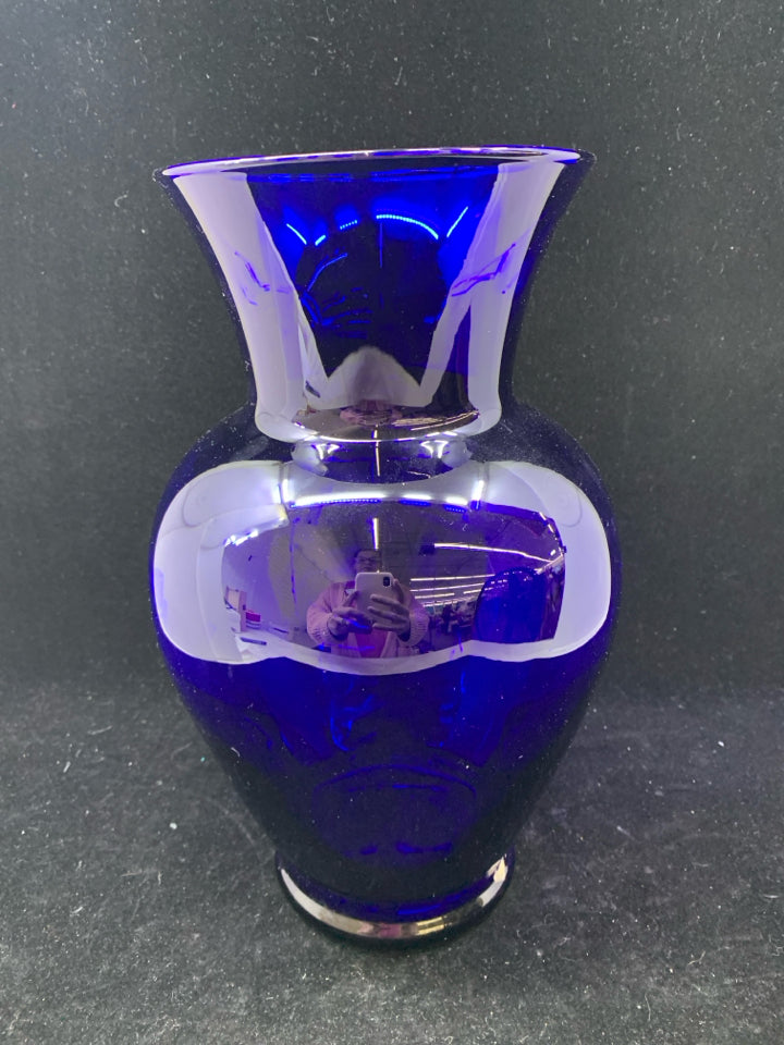 COBALT BLUE GLASS VASE.