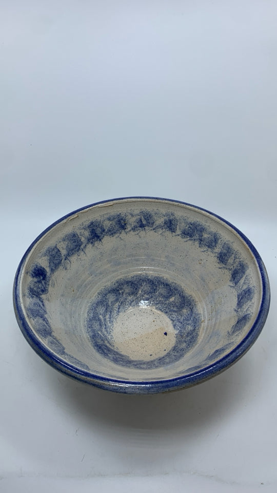 BLUE/TAN SPECKLED STONEWARE BOWL.