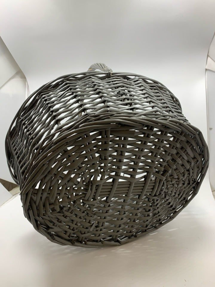 LG GREY WICKER BASKET.